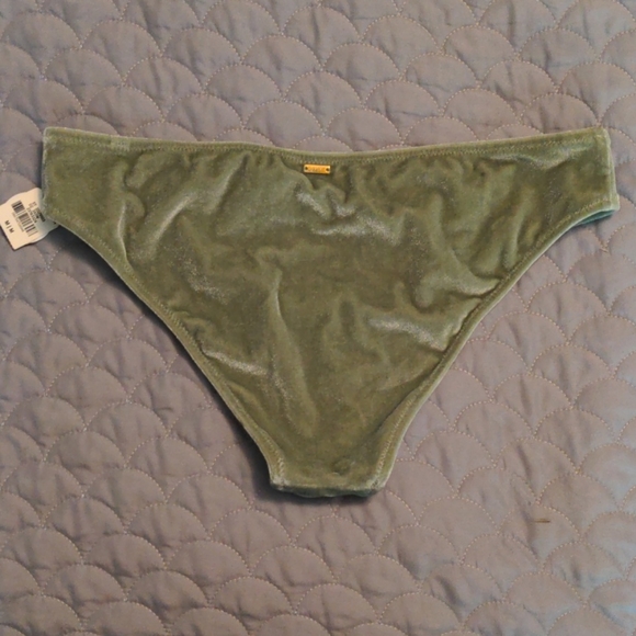 Victoria's Secret Pink Bikini - Picture 6 of 7